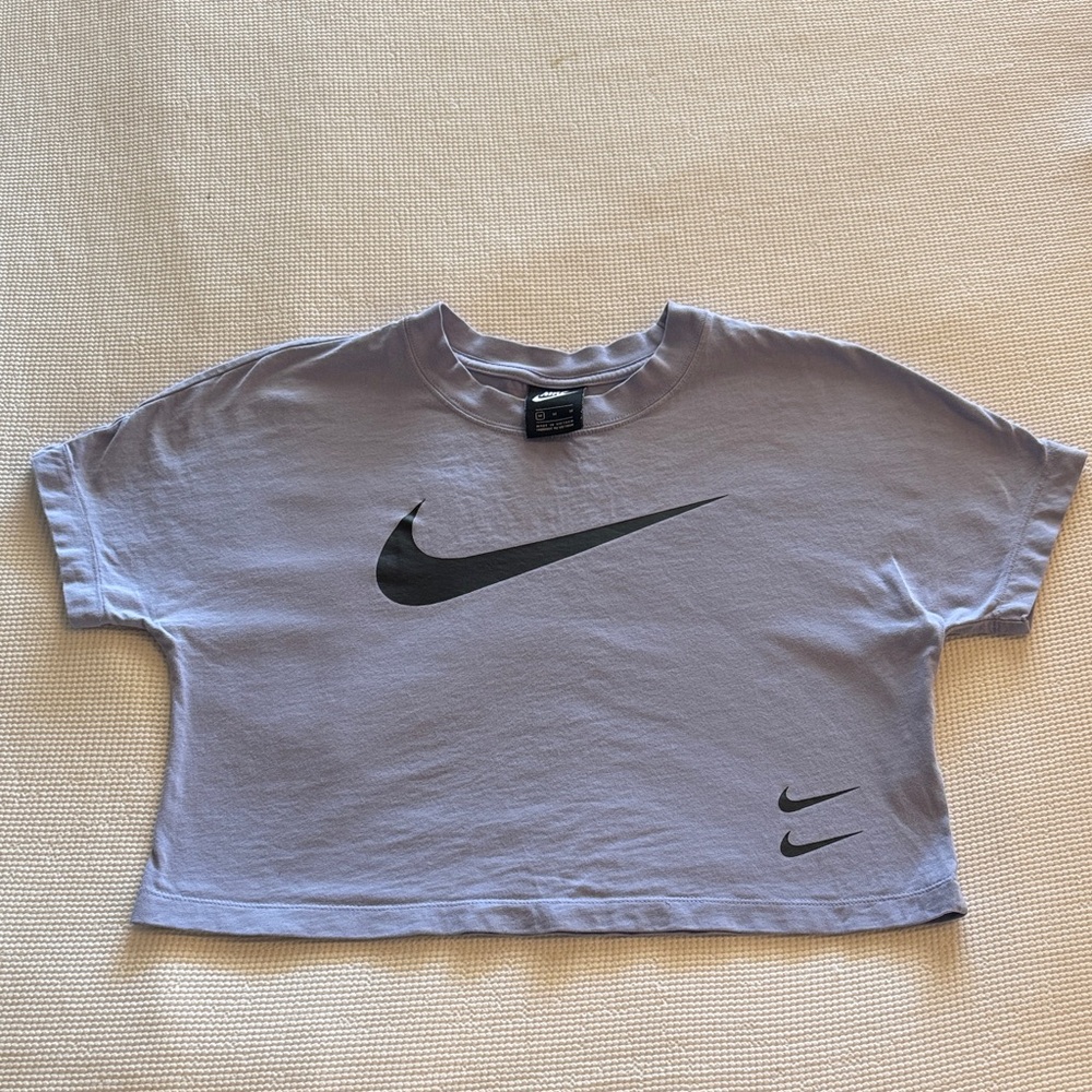 Nike Women’s Purple Short Sleeve Cropped Tee. Size Medium.